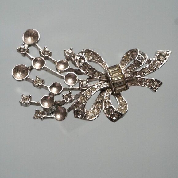 Vintage Silver Tone Clear Rhinestone Bow Pin Brooch -FLAWS - Picture 2 of 7